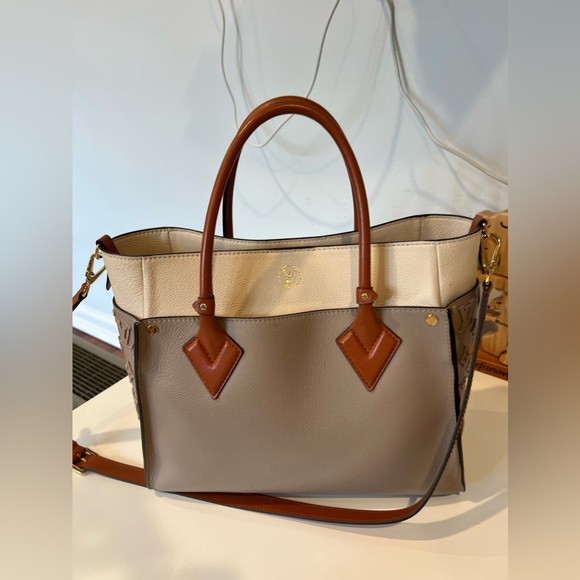 Louis Vuitton On My Side MM Shoulder Monogram Grain Calf Leather Crème🔥 - Picture 14 of 16